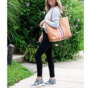 🇨🇦  Madewell Women's The Transport Stripe Embroidered Tote